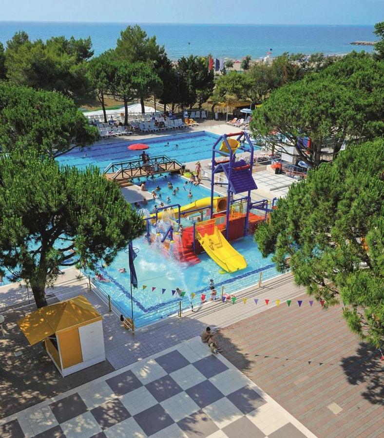 Victoria Mobilehome In Camping Village Mediterraneo Cavallino-Treporti Exterior photo