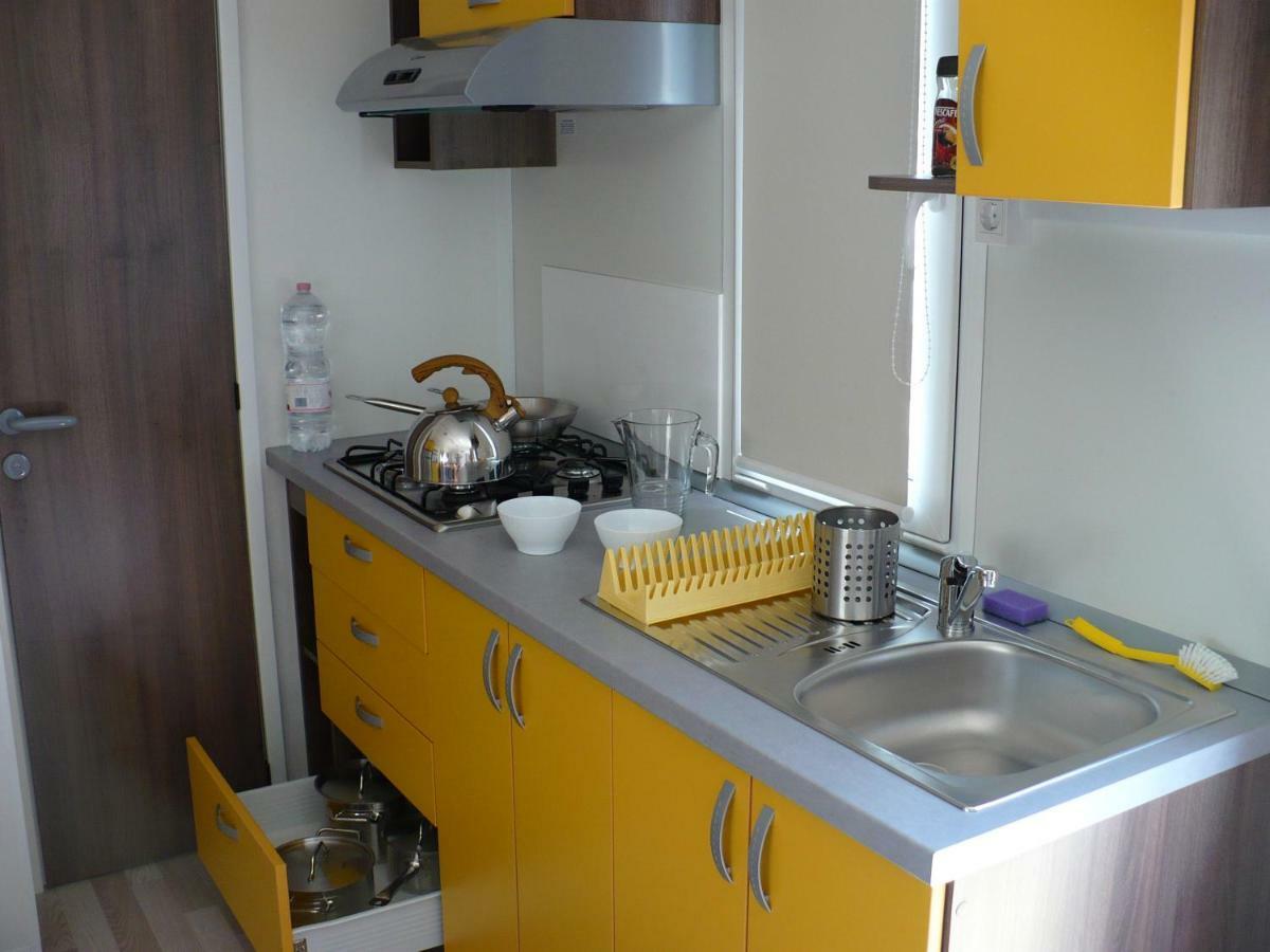 Victoria Mobilehome In Camping Village Mediterraneo Cavallino-Treporti Exterior photo